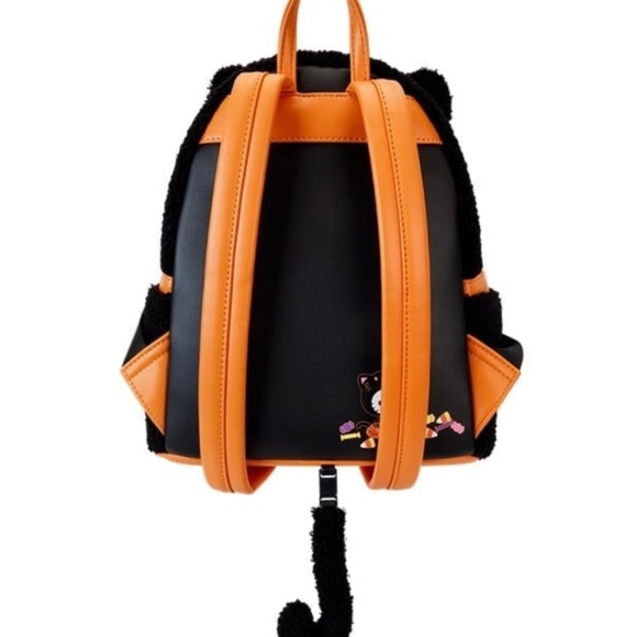 NWT Sanrio Hello Kitty Sherpa Halloween Glow In The Dark Mini Backpack - Picture 4 of 5
